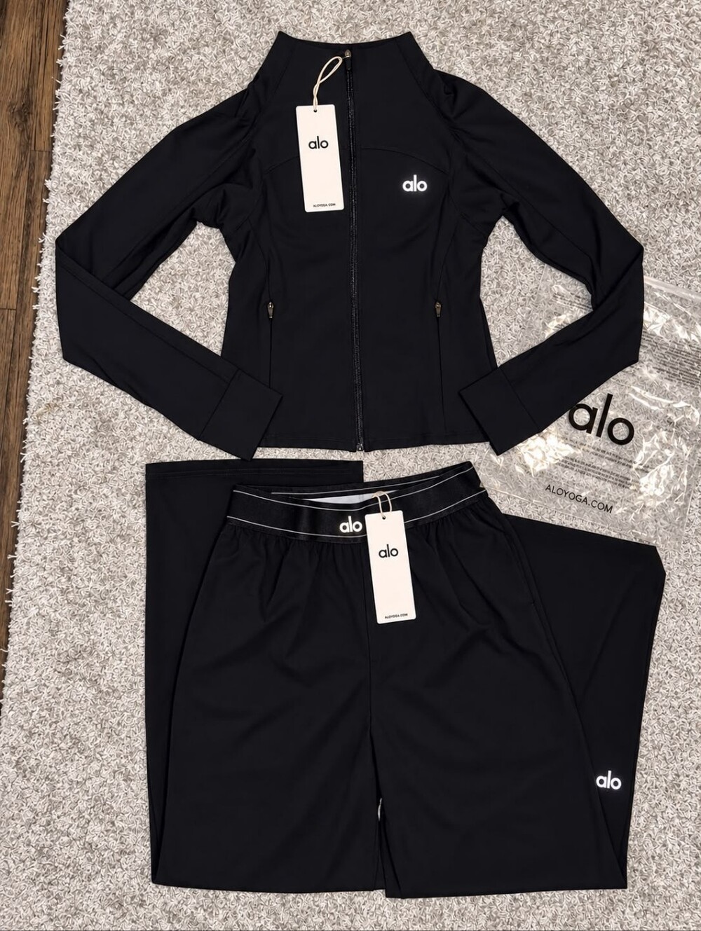 Black Athletic Alo Yoga Jacket & Pants Set – Size L – New With Tags